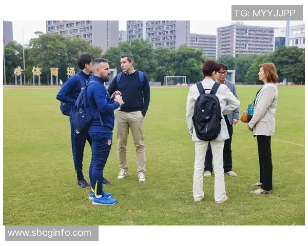 新闻记者与足球明星的精彩碰撞揭示体育背后的故事与真相 新闻记者与足球明星的精彩碰撞揭示体育背后的故事与真相