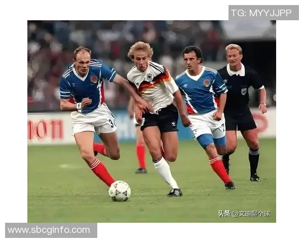 老人在绿茵场上重燃青春梦想成为足球明星的传奇故事 老人在绿茵场上重燃青春梦想成为足球明星的传奇故事