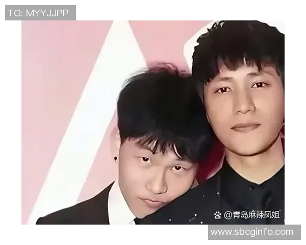 足球明星与儿子温馨合照展现父子情深瞬间引发网友热议 足球明星与儿子温馨合照展现父子情深瞬间引发网友热议