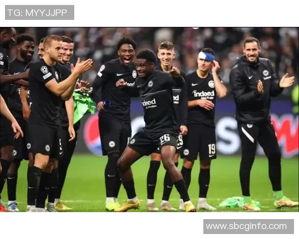 足球明星双人转场视频揭秘精彩瞬间与幕后故事让你领略足坛风云变幻 足球明星双人转场视频揭秘精彩瞬间与幕后故事让你领略足坛风云变幻