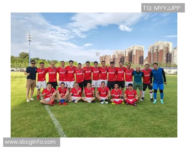 足球明星齐聚一堂组队踢球精彩瞬间尽在此图分享 足球明星齐聚一堂组队踢球精彩瞬间尽在此图分享